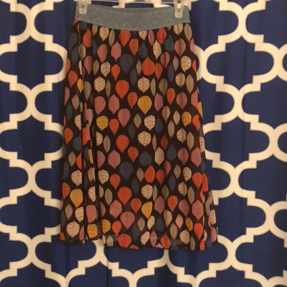 LuLaRoe Dresses & Skirts - LuLaRoe XS Lola skirt!